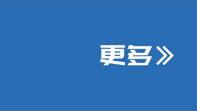 我呸！霍奇森不满判罚找裁判理论！转身后朝地上狠狠呸了一口！